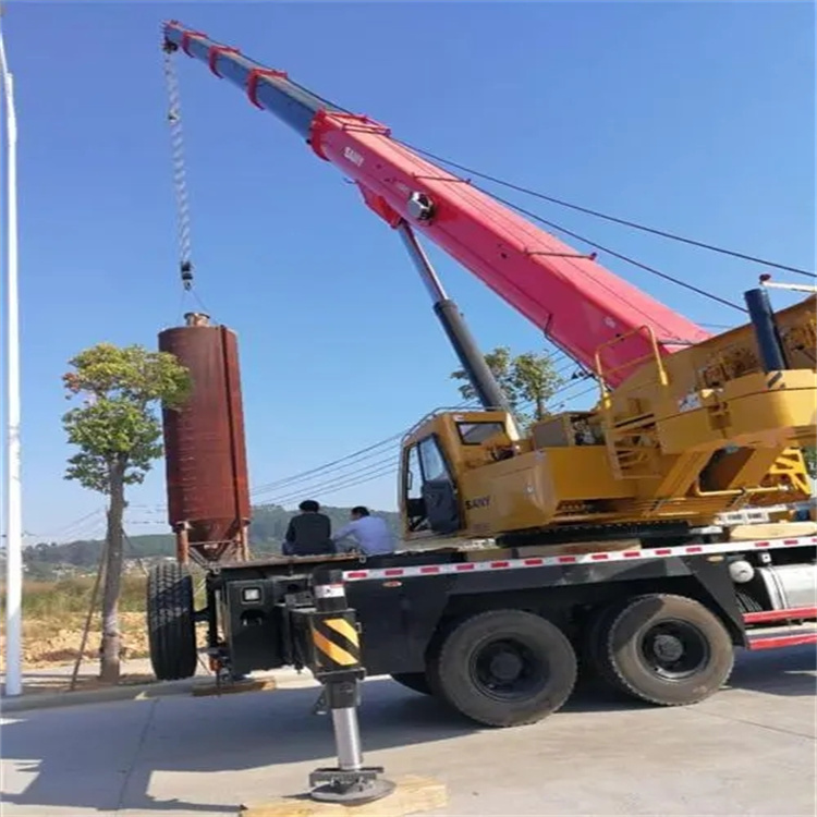 晋江吊车租赁作业时的保养和维护