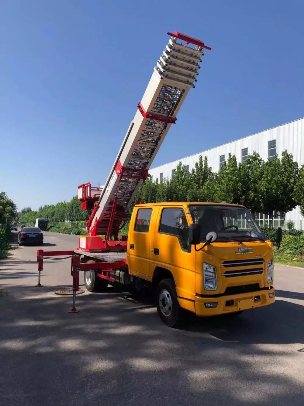 晋江附近的云梯车出租服务：轻松解决高空作业需求